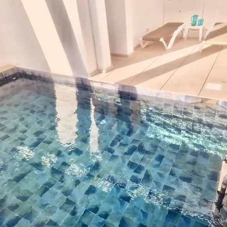 Serna Apartment *